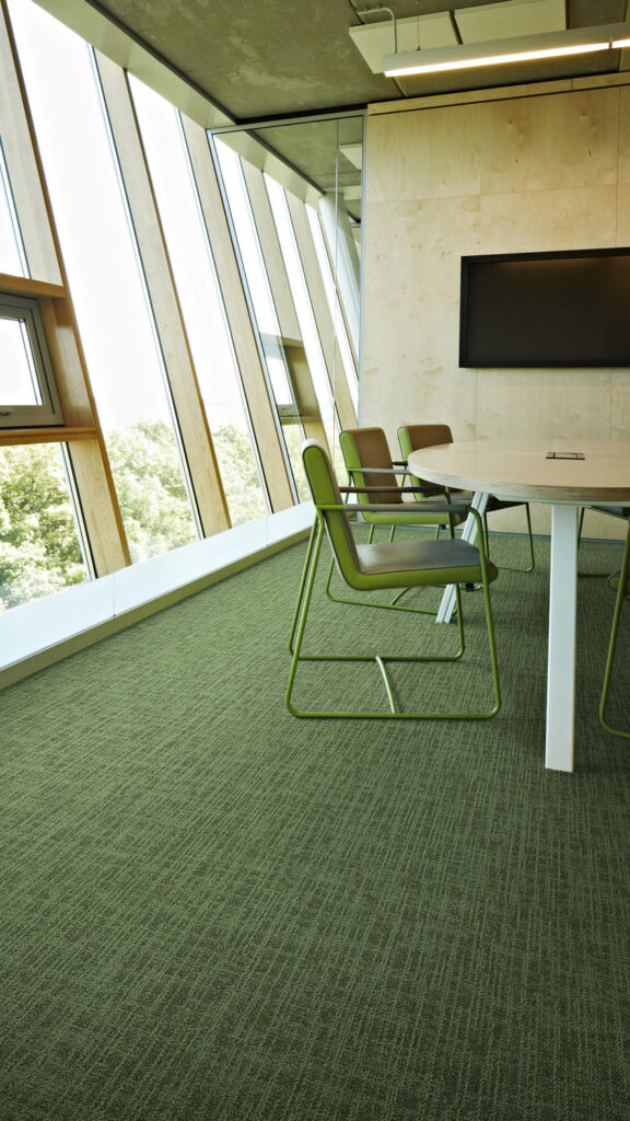 Benefits of Using Sisal Rugs and Green Carpets in Interiors